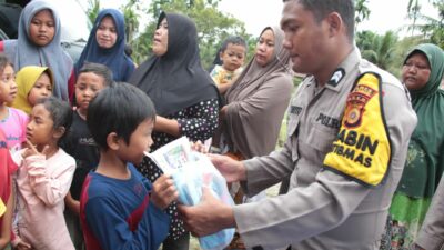Bhakti Pendidikan Polri, Kapolda Aceh Kirim Bantuan Perlengkapan Sekolah untuk Anak-anak Desa Seumadam