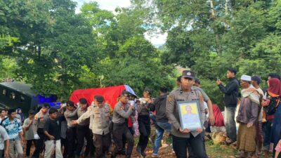 Kapolres Bima Kota Pimpin Upacara Pemakaman Kedinasan Bripda Huzaidil Akbar