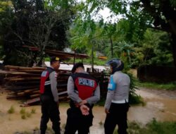 Hujan Deras, Polsek Sekotong Evakuasi Warga Terdampak Banjir