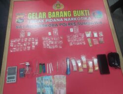 Grebek Rumah di Lape, Polres Sumbawa Temukan Puluhan Poket Sabu di Dalam Sebuah Dompet Pelaku