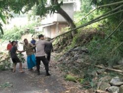 Angin Kencang 17 Atap Rumah Warga di Desa O,o Rusak, Kapolsres Bima Tekankan Bhabinkamtibmas Sigap Bantu Warga