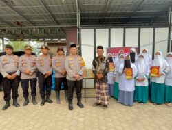 Polri Salurkan Bantuan Al-Qur’an kepada Pesantren Terdampak Banjir