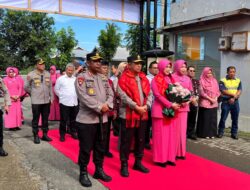 Kunjungan Kapolda NTB di Wilayah Hukum Polres Sumbawa Barat Laksanakan Bansos dan Berikan Motivasi Anggota