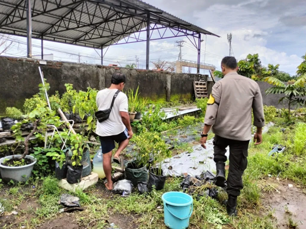 Polri Beri Pendampingan Pertanian Mandiri di Desa Labuapi NTB