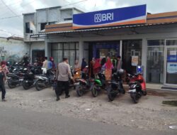 Patroli Dialogis di Bank BRI Pringgarata, Polsek Pringgarata Perkuat Sinergitas dan Himbau Warga Jaga Kamtibmas