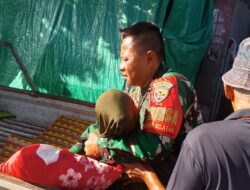 Babinsa Cakra Selatan Antar Lansia Lumpuh Jalani Terapi