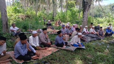 Bhabinkamtibmas Desa Sekongkang Bawah Tunjukkan Kepedulian, Dampingi Warga Hingga Pemakaman