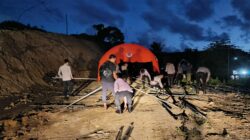 Brimob Polda NTB Dirikan Tenda Darurat, Warga Jerowaru Terdampak Banjir Terbantu