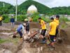 Ditpolairud Polda NTB Gotong Royong Perbaiki Jalan Bersama Masyarakat Sekotong
