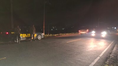 Jaga Stabilitas Kamtibmas di Jalur Utara Personel Polsek Wanasaba Patroli