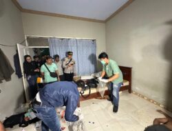 Polres Loteng Olah TKP Penemuan Mayat di Kelurahan Praya. ‎