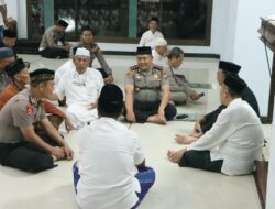 Sapa Jamaah Masjid Al-Fajri, Wakapolresta Tuban Gaungkan Call Center 110 Gratis 24 Jam